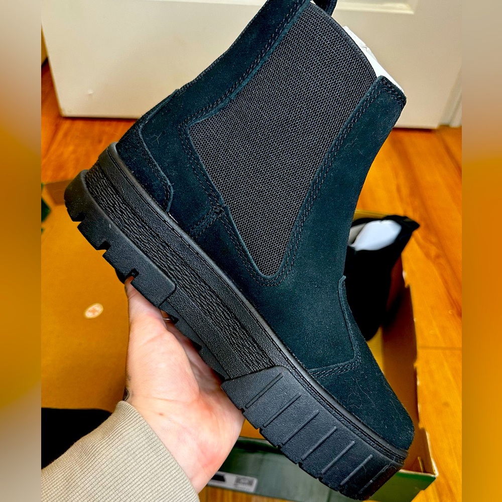 New With Box - Puma Chelsea Boots Women’s Size 8.5